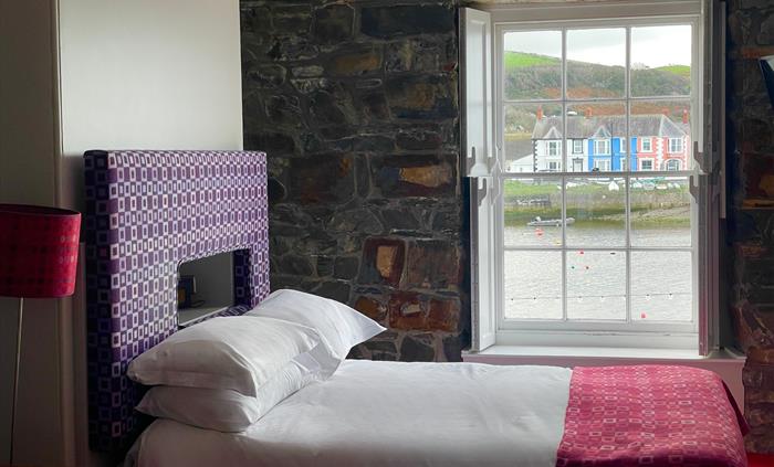 Standard room with views of the harbour